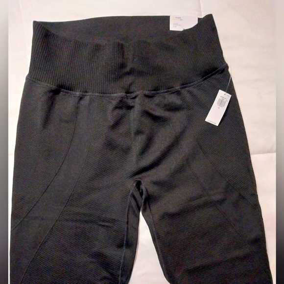 NWT Old Navy High-Waisted Rib-Paneled Seamless Leggings for Women - Picture 2 of 4